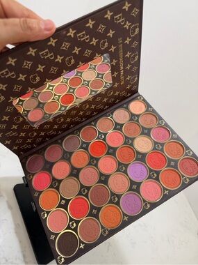 Sanrio Multicolor Eyeshadow Palette — Reds, Pinks, Purples, Browns, Oranges